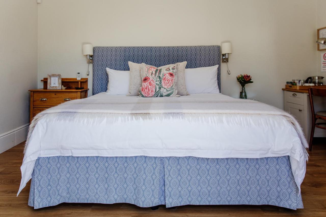 Cornerstone Manor Bed & Breakfast เกรแฮมส์ทาวน์ ภายนอก รูปภาพ