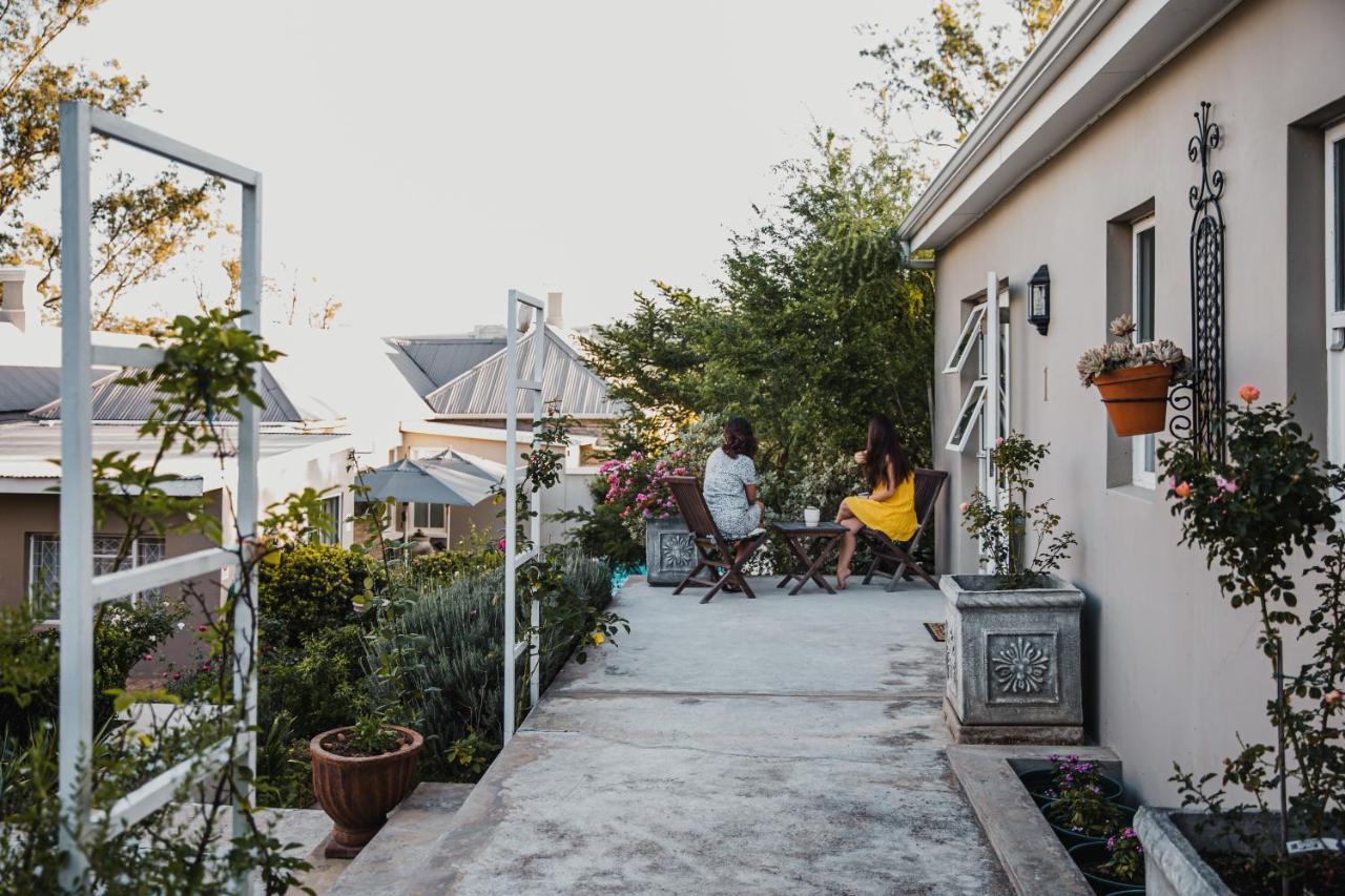 Cornerstone Manor Bed & Breakfast เกรแฮมส์ทาวน์ ภายนอก รูปภาพ